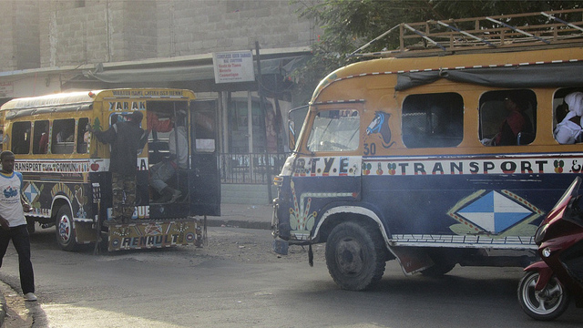 Cars Rapides à Dakar. Crédit Photo : fraggedreality (flickr.com)